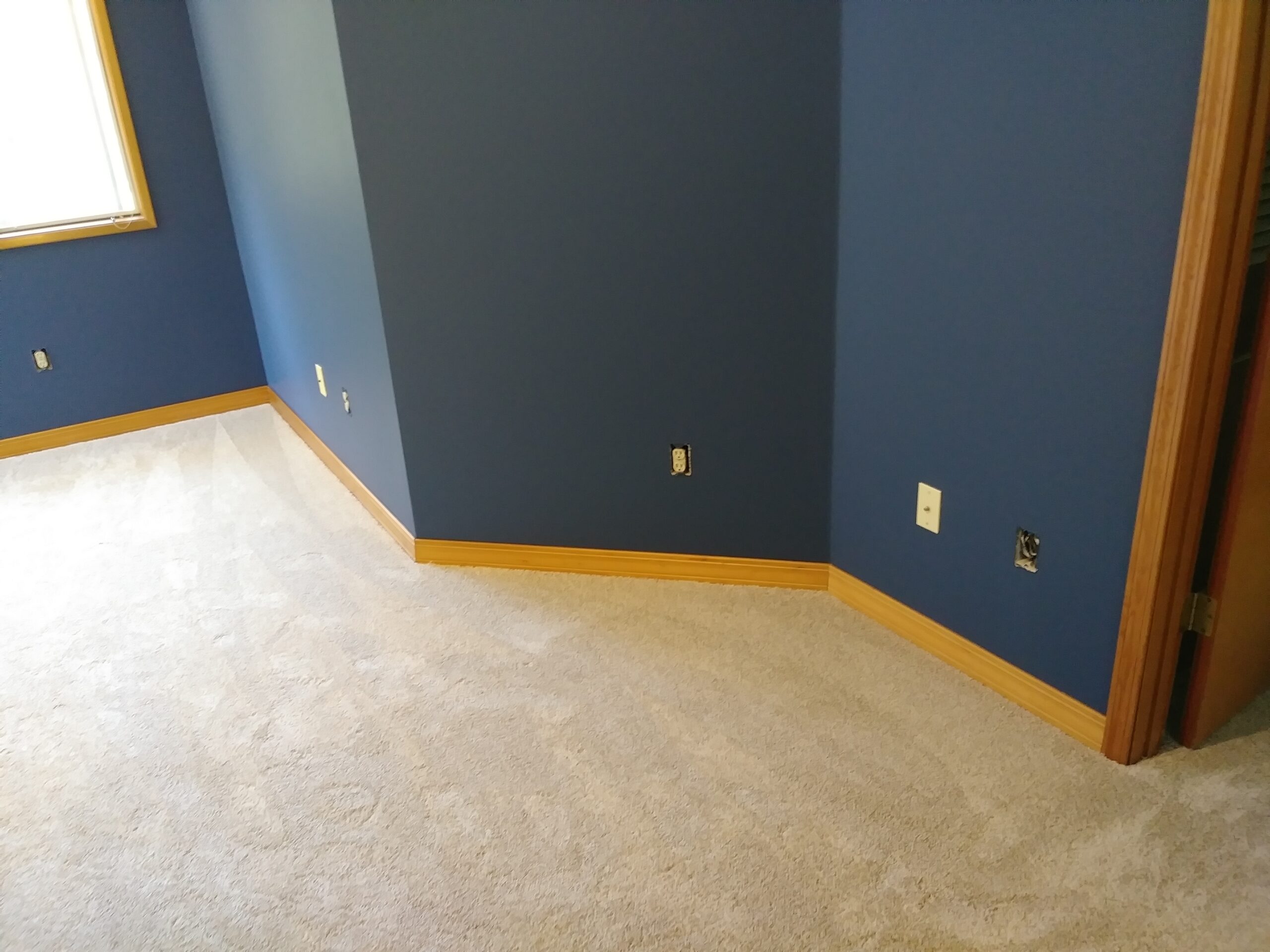 Bedroom corner before baseboard installation, Seattle